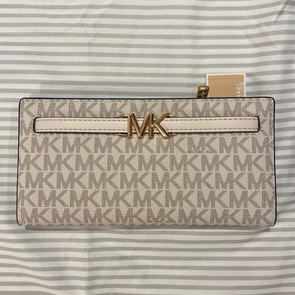 Michael Kors large snap wallet cream